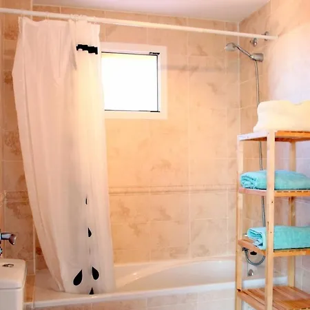 142 Aquamarinas F-14 Apartment *