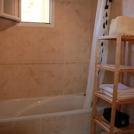 142 Aquamarinas F-14 Apartment